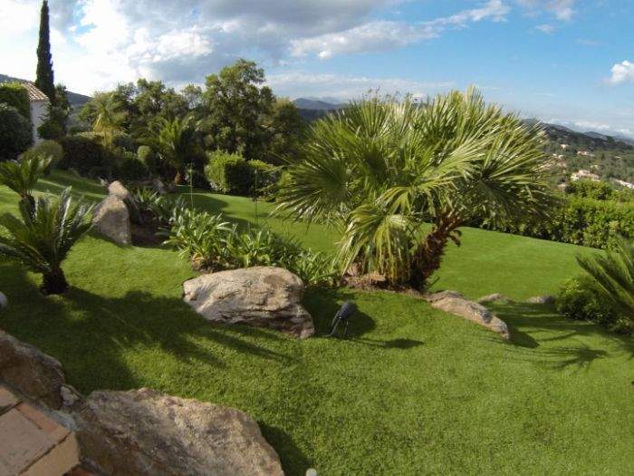 Pose de gazon synthétique pour jardin Sainte-Maxime