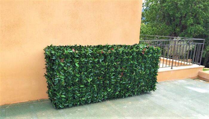 Distributeur de feuillage artificiel Sainte-Maxime